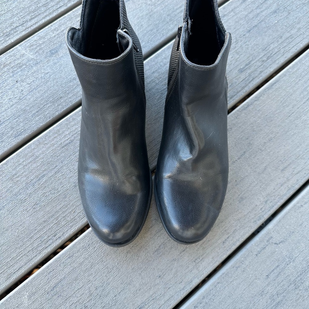 BareTraps Elsie Black Ankle Booties Textured Heel Zip